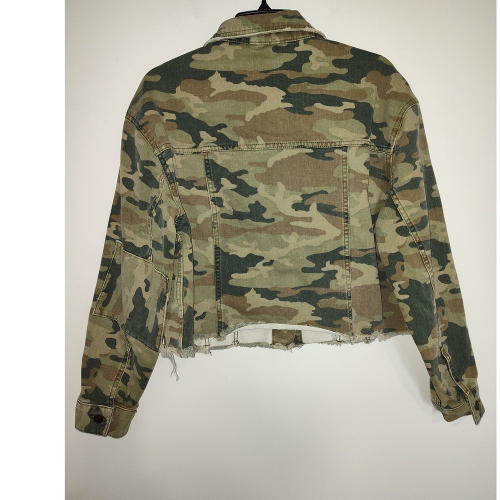 Free People Camo Denim‎ Jacket Cropped Raw Hem Camouflage Trucker Small Green - Picture 2 of 5